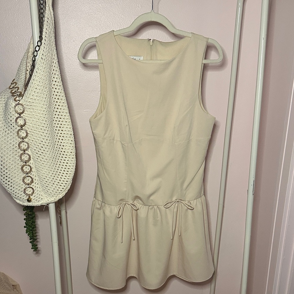 Elegant Cream Sleeveless Dress